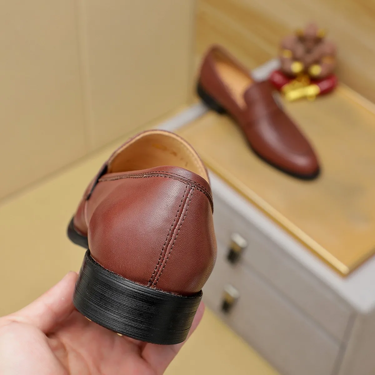 Men's shoes 💰460 Ferragamo [Ferragamo] top imported suit men's shoes 💯Original copy of the official website, product materials: selected imported embossed calfskin + luxury hardware buckle accessories ~ imported water-dyed cow 🐂 leather lining. Strong three-dimensional visual effect, original combination outsole, multiple colors available😘 Size: 39-44 (38.45.46. Customized)
